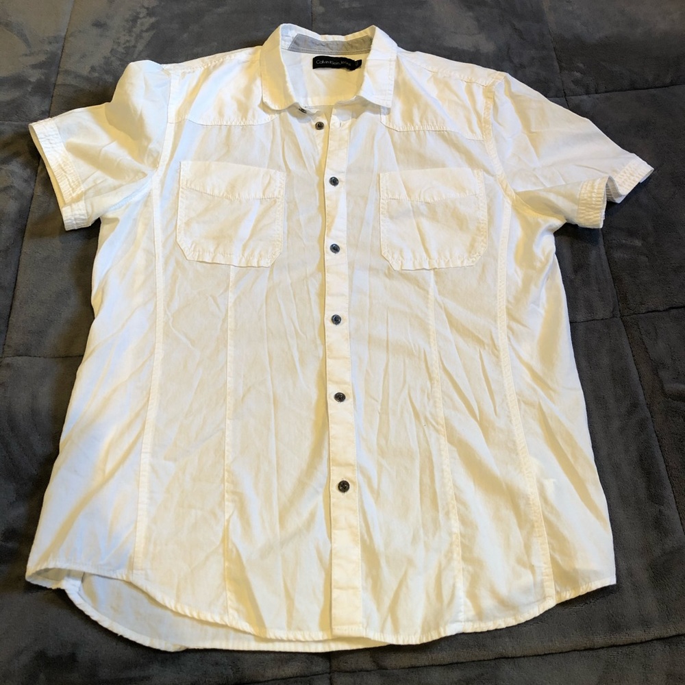 Men’s 100% cotton Calvin Klein button down shirt